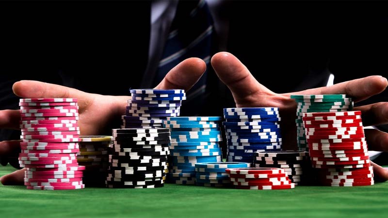 Các loại chip poker phổ biến phân biệt qua chất liệu