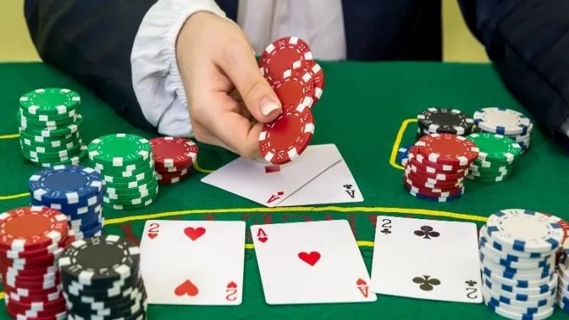 Các loại chip poker phổ biến phân biệt qua màu sắc